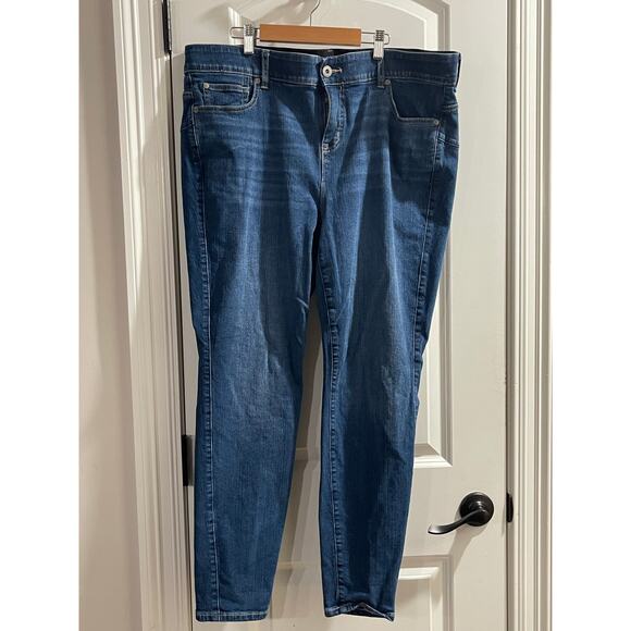 Torrid Bombshell High-Rise Skinny Jean EUC 18R - Picture 2 of 5